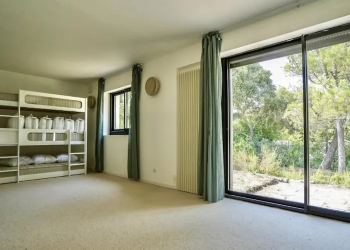 Calma Blanca Castries